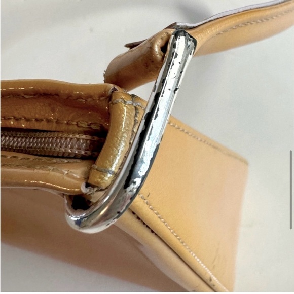 Vtg Longchamp-Classic Sophisticated Gold hued patent leather classic handbag - Picture 11 of 13